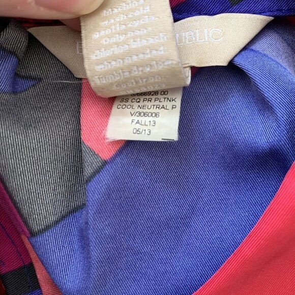 Banana Republic Women’s Medium Multi Color Geometric Sleeveless Blouse Top - Picture 9 of 9